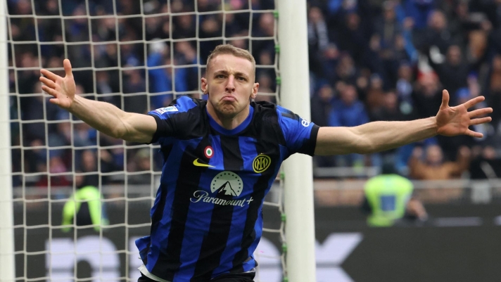 Inter MilanÂ?s Davide Frattesi jubilates after scores goal of 2 to 1 during the Italian serie A soccer match between Fc Inter  and Verona at  Giuseppe Meazza stadium in Milan, 6 January 2024. ANSA / MATTEO BAZZI