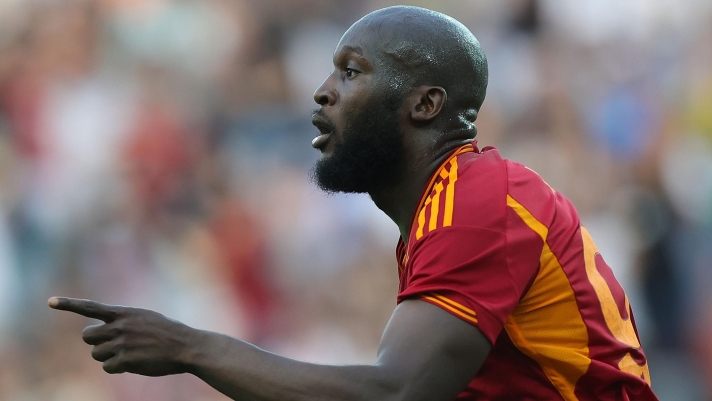 UDINE, ITALY - APRIL 14: Romelu Lukaku of AS Roma celebrates after scoring a goal during the Serie A TIM match between Udinese Calcio and AS Roma at Dacia Arena on April 14, 2024 in Udine, Italy.(Photo by Gabriele Maltinti/Getty Images)