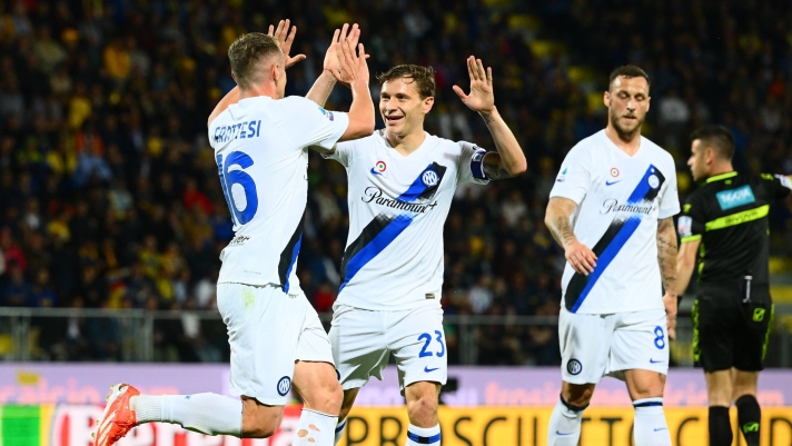 FROSINONE, ITALY - MAY 10:  Davide Frattesi of FC Internazionale celebrates with team-mates after scoring the goal during the Serie A TIM match between Frosinone Calcio and FC Internazionale at Stadio Benito Stirpe on May 10, 2024 in Frosinone, Italy. (Photo by Mattia Pistoia - Inter/Inter via Getty Images)
