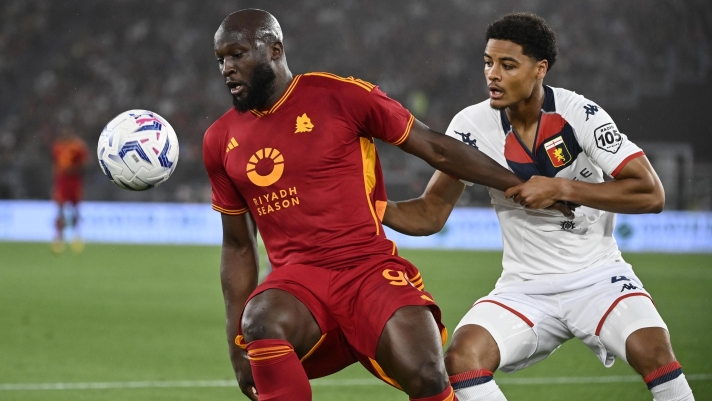 RomaÕs Romelu Lukaku (L) in action against Genoa's Koni De Winter (R) during the Serie A soccer match between AS Roma and Genoa CFC at the Olimpico stadium in Rome, Italy, 19 May 2024. ANSA/RICCARDO ANTIMIANI