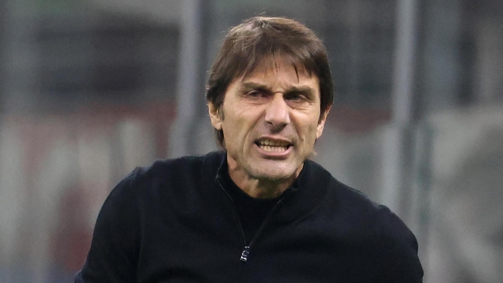 Tottenham's head coach Antonio Conte reacts during he UEFA Champions League first leg round of 16   soccer match between Ac Milan and Tottenham  at Giuseppe Meazza stadium in Milan, 14 February  2023.
ANSA / MATTEO BAZZI