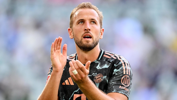 WOLFSBURG, GERMANY - AUGUST 25: Harry Kane of Bayern Munich applaud the fans after the Bundesliga match between VfL Wolfsburg and FC Bayern München at Volkswagen Arena on August 25, 2024 in Wolfsburg, Germany. (Photo by Stuart Franklin/Getty Images)