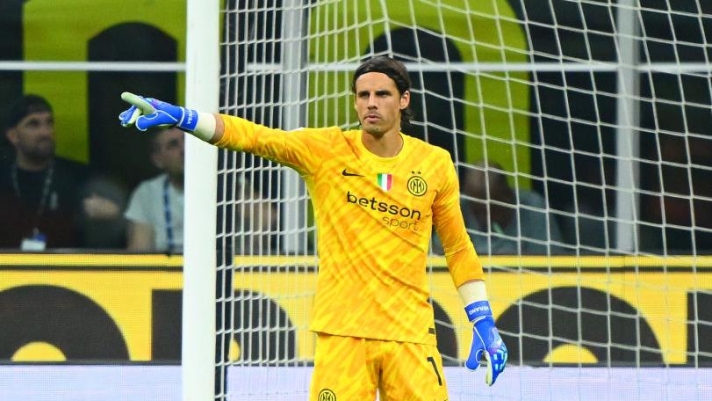 MILAN, ITALY - AUGUST 24:  Yann Sommer of FC Internazionale reacts during the Serie A match between Inter and Lecce at Stadio Giuseppe Meazza on August 24, 2024 in Milan, Italy. (Photo by Mattia Pistoia - Inter/Inter via Getty Images)