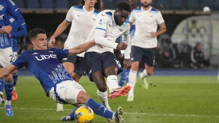 Lazio's Boulaye Dia, centre, scores the opening goal during the Italian Serie A soccer match between Lazio and Como at Rome's Olympic stadium, Friday, Jan. 10, 2025. (AP Photo/Gregorio Borgia)    Associated Press / LaPresse Only italy and Spain