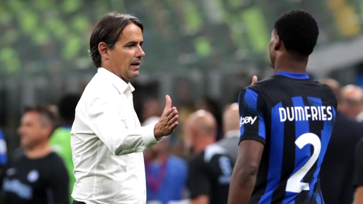 MILAN, ITALY - SEPTEMBER 03: Head of Inter Simone Inzaghi and Denzel Dumfries of Inter after the Serie A TIM match between FC Internazionale and ACF Fiorentina at Stadio Giuseppe Meazza on September 03, 2023 in Milan, Italy. (Photo by Emilio Andreoli - Inter/Inter via Getty Images)