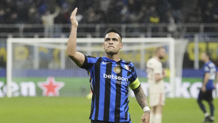 Inter Milan's Lautaro Martinez celebrates after scoring his side's opening goal during the Champions League quarterfinal second leg soccer match between Inter Milan and Bayern Munich at the San Siro stadium in Milan, Italy, Wednesday, April 16, 2025. (AP Photo/Luca Bruno)