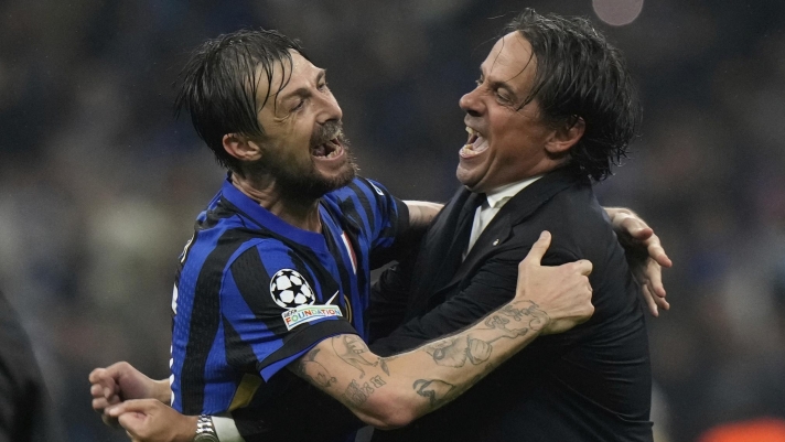 Inter Milan's head coach Simone Inzaghi, right, celebrates with Inter Milan's Francesco Acerbi at the end of the Champions League semifinal second leg soccer match between Inter Milan and Barcelona at San Siro stadium in Milan , Italy, Tuesday, May 6, 2025. (AP Photo/Luca Bruno)