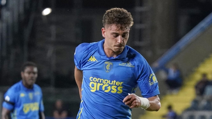 Empoliâs Sebastiano Esposito in action during the Serie A soccer match between Empoli and Parma at the âCarlo Castellani - Computer Gross Arenaâ Stadium in Empoli (FI), center of Italy - Saturday, May 10, 2025. Sport - Soccer (Photo by Marco Bucco/La Presse)