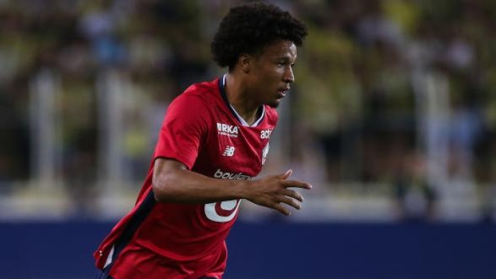 ISTANBUL, TURKEY - AUGUST 13: Tiago Santos of Lille runs with the ball during the UEFA Champions League Third Qualifying Round match between Fenerbahce and Lille FC at Ulker Stadium on August 13, 2024 in Istanbul, Turkey. (Photo by Ahmad Mora/Getty Images)