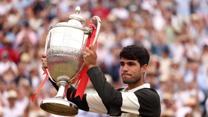 LONDON, ENGLAND - JUNE 22: Carlos Alcaraz of Spain shows the crowd the HSBC Championships 2025 Winners Trophy following victory over Jiri Lehecka of Czechia in the Men's Singles Final on Day Fourteen of the 2025 HSBC Championships at The Queen's Club on June 22, 2025 in London, England. (Photo by Luke Walker/Getty Images for LTA)