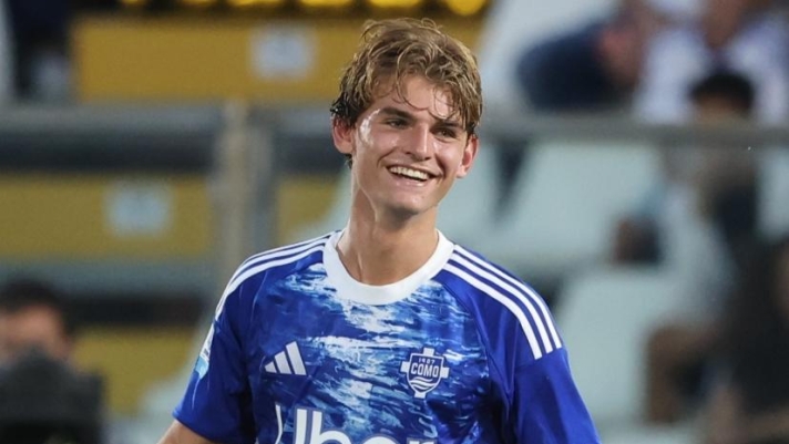 Como’s Como 1907's Nico Paz celebrate during the Serie A soccer match between Como and Lazio at the G Sinigaglia Stadium in Como north Italy - Sunday, August 24 2025. Sport - Soccer . (Photo by Antonio Saia/Lapresse)