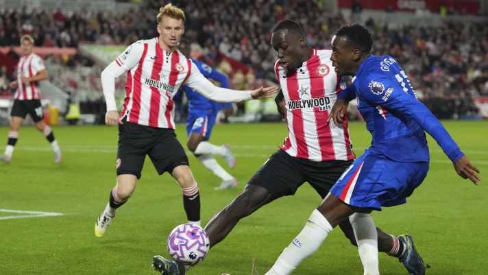 Chelsea's Jamie Gittens sends a cross by Michael Kayode during the Premier League soccer match between Brentford and Chelsea in London, Saturday, Sept. 13, 2025. (AP Photo/Frank Augstein)