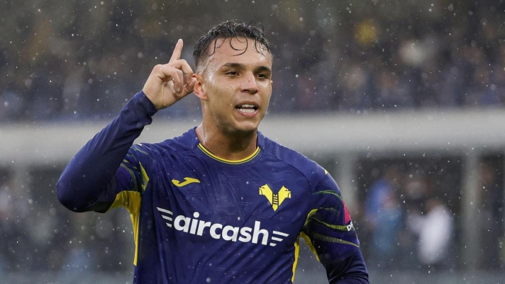 Hellas Verona's Giovane jubilates after scoring the goal 1-1 during the Italian Serie A soccer match  Hellas Verona FC vs Inter FC at Stadio Marcantonio Bentegodi in Verona, Italia, 2 November 2025.  ANSA/EMANUELE PENNACCHIO