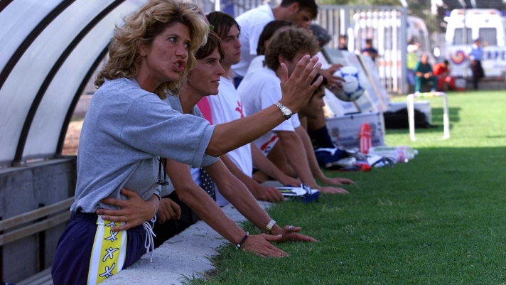 ROMA 22 AGOSTO 1999 CALCIO - SPORT
INCONTRO DI CALCIO VITERBESE - ASCOLI
NELLA FOTO CAROLINA MORACE ALLA SUA PRIMA PANCHINA UFFICIALE
© GIAMPIERO SPOSITO \ LA PRESSE
