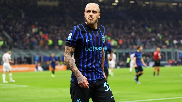  Federico Dimarco of FC Internazionale celebrates after scoring their team's first goal during the Serie A match between FC Internazionale and Genoa CFC at Giuseppe Meazza Stadium on February 28, 2026 in Milan, Italy. (Photo by Francesco Scaccianoce - Inter/Inter via Getty Images)