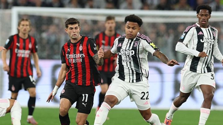   Christian Pulisic of AC Milan competes for the ball with Weston Mckennie of Juventus FC during the Serie A match between Juventus FC and AC Milan at Allianz Stadium on October 05, 2025 in Turin, Italy. (Photo by Claudio Villa/AC Milan via Getty Images)