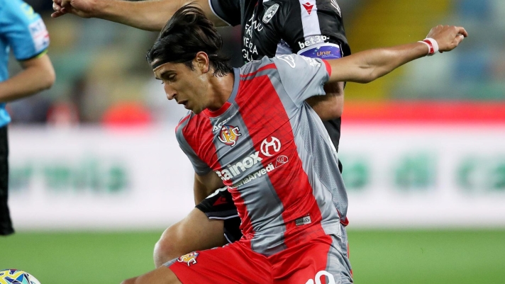 Udinese's Jesper Karlstrom (R) and Cremonese's Youssef Maleh in action during the Italian Serie A soccer match Udinese Calcio vs US Cremonese at the Friuli - Bluenergy Stadium in Udine, Italy, 17 May 2026. ANSA / GABRIELE MENIS