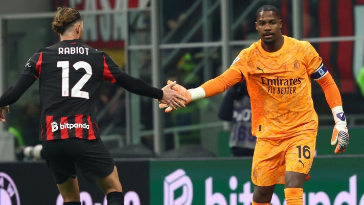 MILAN, ITALY - NOVEMBER 29: Mike Maignan goalkeeper of AC Milan giving a hi-five to his teammate Adrien Rabiot during the Serie A match between AC Milan and SS Lazio at Giuseppe Meazza Stadium on November 29, 2025 in Milan, Italy. (Photo by Giuseppe Cottini/AC Milan via Getty Images)