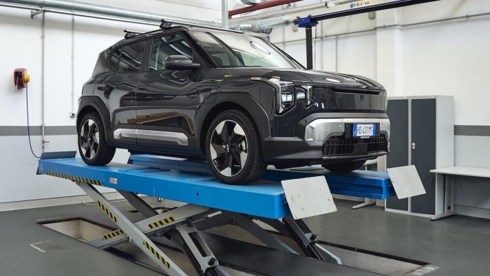 Manutenzione auto elettrica: un check-up con la Kia EV2