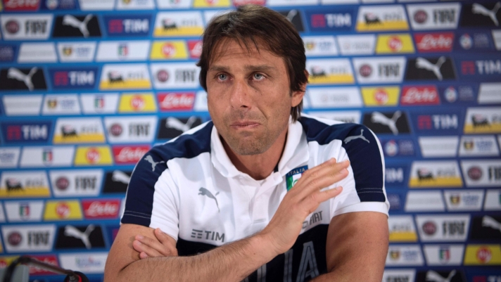 Italy's coach Antonio Conte attends a press conference following the defeat against Germany at the base camp in Perols near Montpellier on July 3, 2016 during the Euro 2016 football tournament.   / AFP PHOTO / BERTRAND LANGLOIS