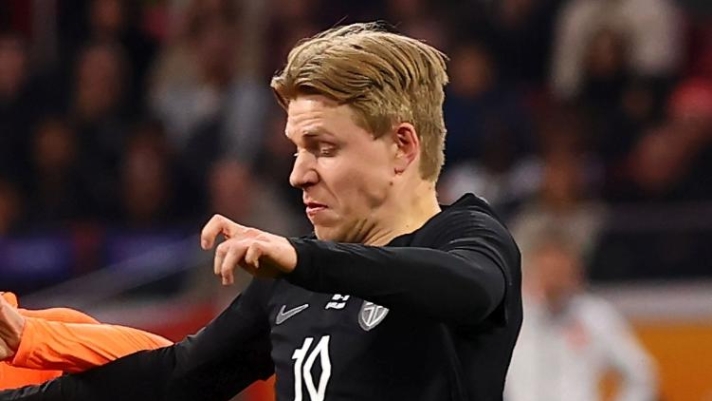   Xavi Simons of Netherlands shoots on goal in front of Jens Petter Hauge of Norway during the International Friendly match between Netherlands and Norway at Johan Cruijff Arena on March 27, 2026 in Amsterdam, Netherlands. (Photo by Dean Mouhtaropoulos/Getty Images)