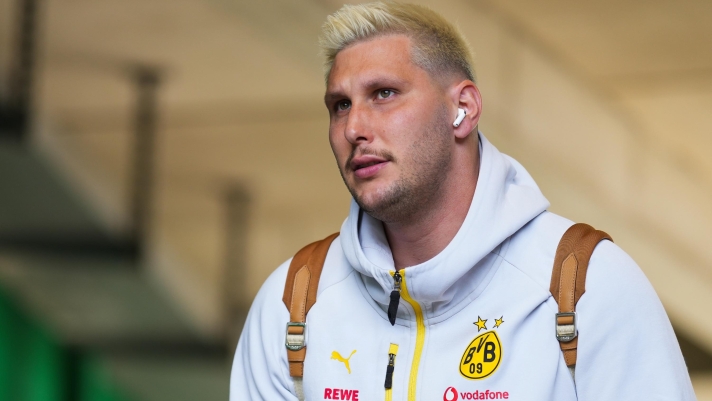 BREMEN, GERMANY - MAY 16: Niklas Suele of Borussia Dortmund arrives at the stadium prior to the Bundesliga match between SV Werder Bremen and Borussia Dortmund at Weserstadion on May 16, 2026 in Bremen, Germany. (Photo by Pau Barrena/Getty Images)