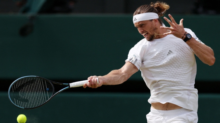 TOPSHOT - Germany's Alexander Zverev returns to Britain's Arthur Fery during their men's singles semi-final tennis match on the twelfth day of the 2026 Wimbledon Championships at The All England Lawn Tennis and Croquet Club in Wimbledon, southwest London, on July 10, 2026. (Photo by Adrian DENNIS / AFP) / RESTRICTED TO EDITORIAL USE