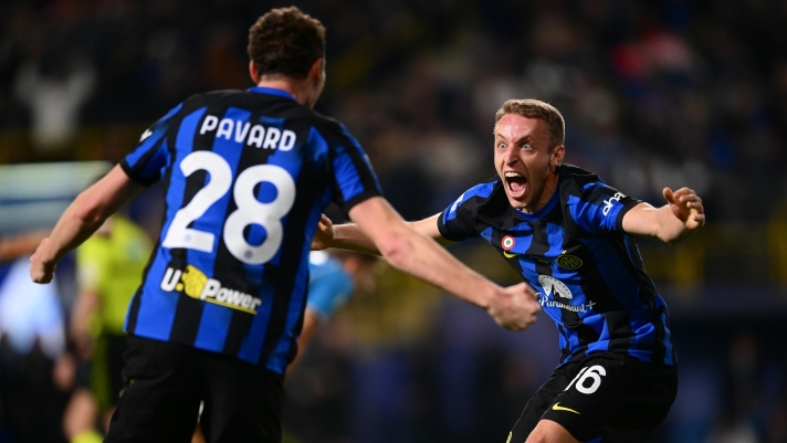   Davide Frattesi of FC Internazionale reacts with Benjamin Pavard during the Italian EA Sports FC Supercup Final match between SSC Napoli and FC Internazionale at Al-Awwal Stadium on January 22, 2024 in Riyadh, Saudi Arabia. (Photo by Mattia Pistoia - Inter/Inter via Getty Images)