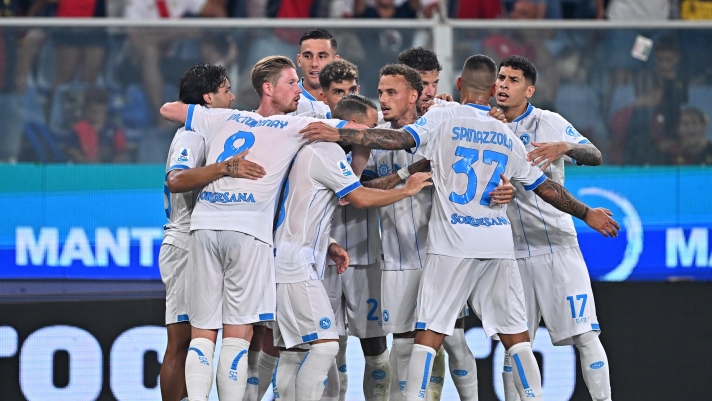 Kevin De Bruyne of Napoli celebrates scoring his teamâs first goal with teammates during the Serie A match between Genoa CFC and SSC Napoli at Stadio Luigi Ferraris on August 22, 2026 in Genoa, Italy. (Photo by Simone Arveda/Getty Images)