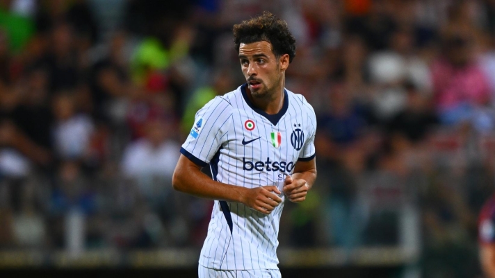 CAGLIARI, ITALY - AUGUST 30:   Curtis Jones of FC Internazionale warms up ahead before the Serie A match between Cagliari Calcio and FC Internazionale at Unipol Domus on August 30, 2026 in Cagliari, Italy. (Photo by Mattia Pistoia - Inter/Inter via Getty Images)