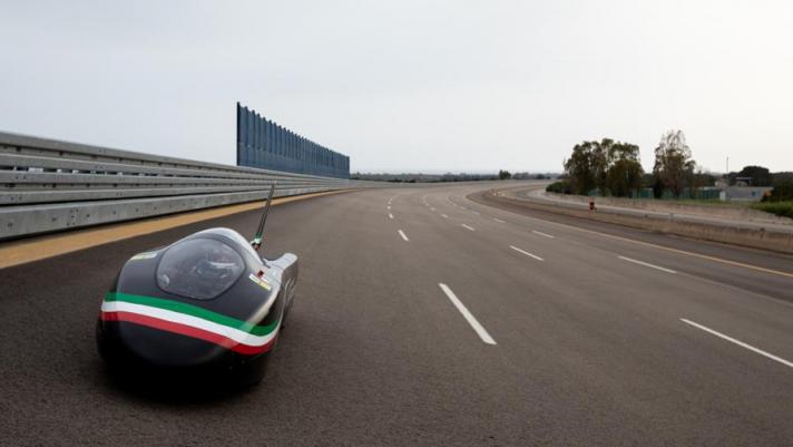 Il video realizzato da Blizz Primatist per testimoniare i sette record mondiali battuti dall’auto elettrica da oltre 200 Cv, in omologazione da parte della Fia, sul circuito di Nardò in Puglia