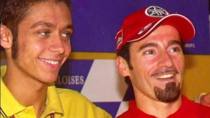 Gp del Giappone 2001: deflagra una delle grandi rivalità della carriera di Rossi. La rubrica "Io c'ero", curata per l'occasione da Paolo Ianieri, ricostruisce come tutto iniziò tra i due