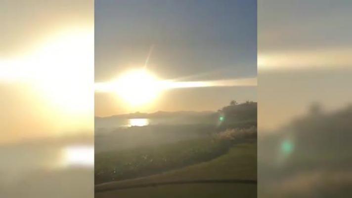 La star californiana si gode un tramonto spettacolare con un po' di golf
