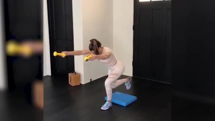 L'attrice Jessica Biel ha pubblicato un video su Instagram con un esercizio che non manca mai nella sua routine di allenamento