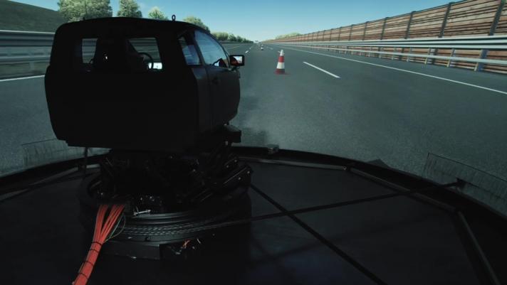 Il progetto del nuovo DiM400 è realtà: un simulatore di guida unico al mondo per velocità di reazione e capacità di movimenti grazie a un innovativo sistema a cavi e cuscinetti di aria che azzerano gli attriti
