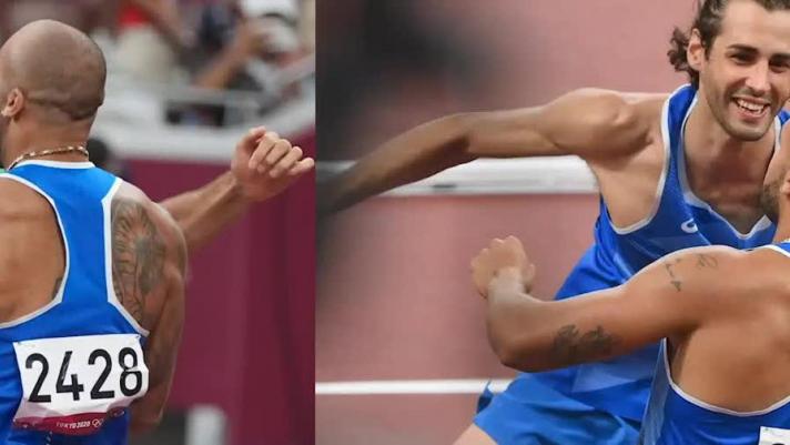 Marcell Jacobs e Gianmarco Tamberi, protagonisti dell’estate sportiva azzurra, hanno vinto la medaglia d'oro rispettivamente nei 100 metri e nel salto in alto a Tokyo 2020. L'abbraccio tra i due alla fine delle gare è commovente