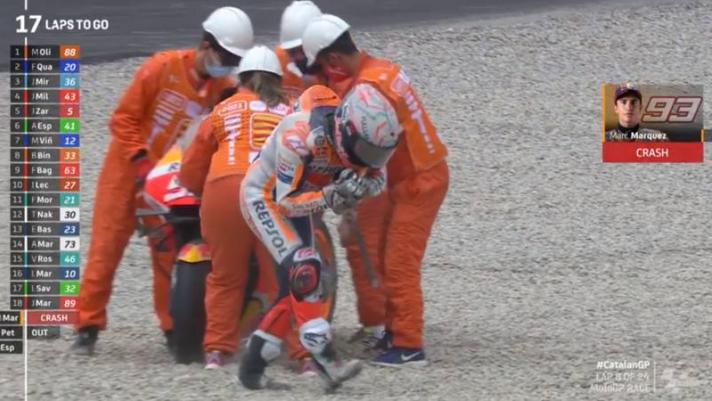 Le immagini della caduta di Marc Marquez all'ottavo giro del Gran Premio di Catalogna.