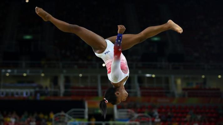 Quattro volte campionessa olimpica a Rio De Janeiro, la ginnasta americana Simone Biles ha conquistato il mondo con un esercizio che oggi porta il suo nome. Guarda di cosa si tratta