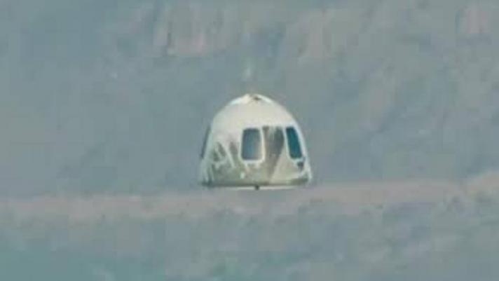 Il video dell'atterraggio della capsula con Jeff Bezos