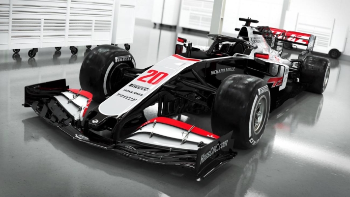 La Haas ha presentato via social network i colori della livrea della VF-20, la monoposto con cui correrà il Mondiale di Formula 1. La monoposto vera e propria sarà presentata il prossimo 19 febbraio a Montmeló, in Spagna, il primo giorno dei test prestagionali