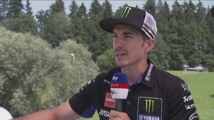 Maverick Vinales, sospeso dalla Yamaha per le brusche e pericolose accelerazioni in pit lane nel GP Stiria, racconta le sue motivazioni ai microfoni di Sky Sport.