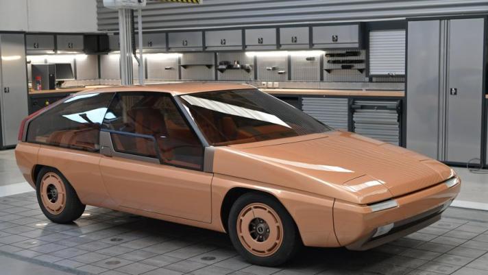 L'opera di restauro eseguita dal centro SuperStile di Torino sulla Mazda MX-81, un’auto fin dalla nascita considerata come un’innovazione. Un restauro conservativo per poter mantenere il più possibile i materiali dell’epoca che ne sottolineano gli anni e la storia