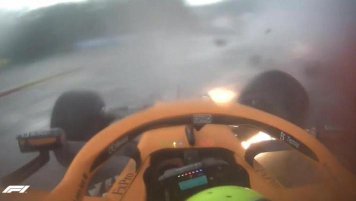 Momenti di timore per il pilota della McLaren, Lando Norris, durante le qualifiche del Gp del Belgio di Formula 1 a Spa. L'auto del britannico si è intraversata in pista, ha sbattuto contro il muro e poi è andata più volte in testacoda. Guarda il video
