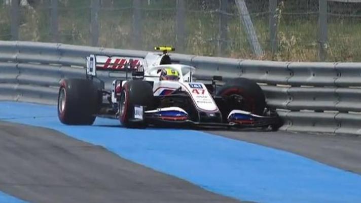 Nelle prove ufficiali del Gp di Francia della Formula 1, Max Verstappen conquista la pole position, davanti a Hamilton e Bottas. Quinto e settimo, rispettivamente, Sainz e Leclerc su Ferrari. Guarda gli highlights