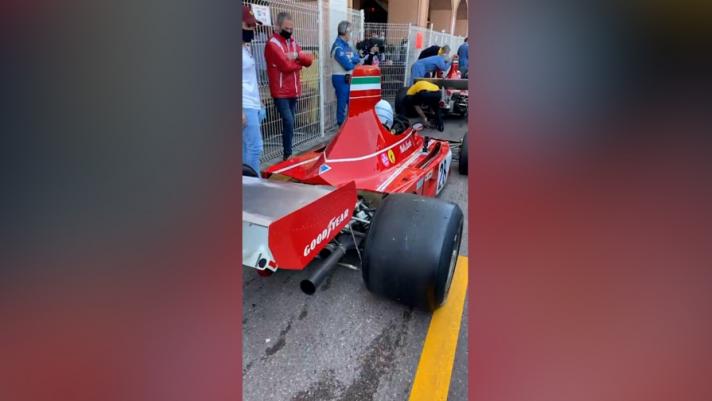 Charles Leclerc ha postato una serie di video che riprendono Jean Alesi impegnato nelle prove per il GP storico di Montecarlo del 24 e 25 aprile