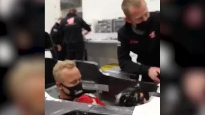 Il pilota russo Nikita Mazepin ha preso le misure per il sedile della Haas in vista dell’esordio in F1 al fianco di Mick Schumacher nel team statunitense motorizzato Ferrari