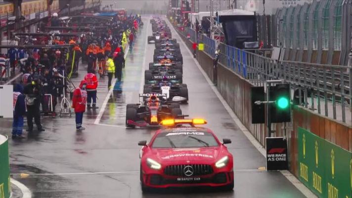 Le immagini della gara di Spa, flagellata dalla pioggia e ridotta a soli due giri dietro a Safety Car
