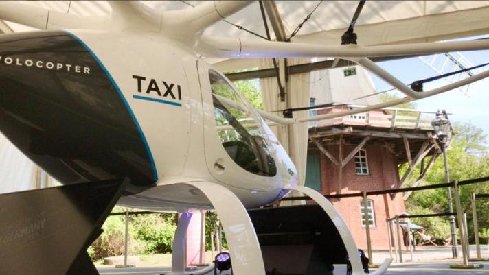 Il Volocopter è il taxi-drone a guida autonoma che ha debuttato a Dubai e volerà a Singapore. Eccolo visto da vicino a Berlino