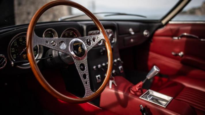 È la 350 GT la vettura considerata più bella del marchio italiano. La manifestazione si è svolta nel ricordo di Gae Aulenti