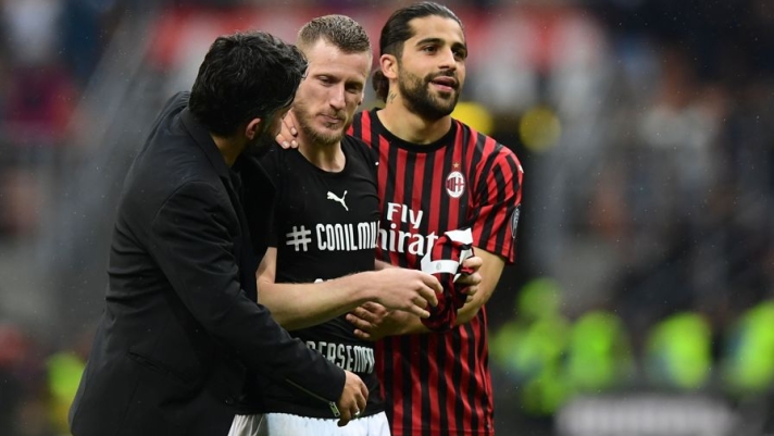 Il terzino del Milan lascia i rossoneri dopo dieci anni di permanenza ed il tecnico del Milan gli fa una dedica delle sue...